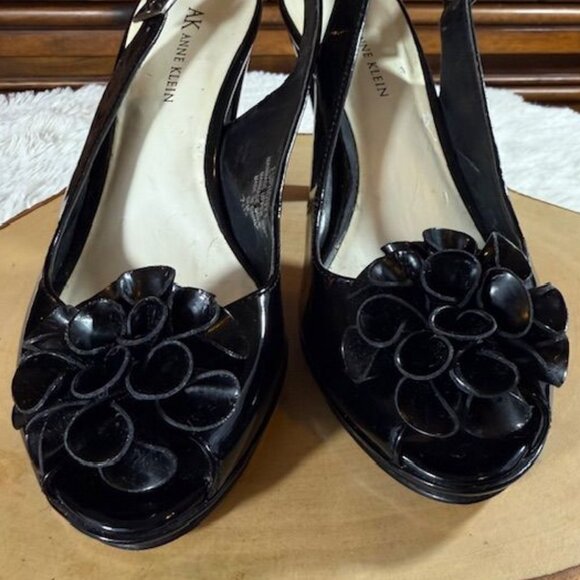 Anne Klein Black Patent 3D Flower Platform Peep Toe Slingback Triangle Heel Shoe - Picture 7 of 15